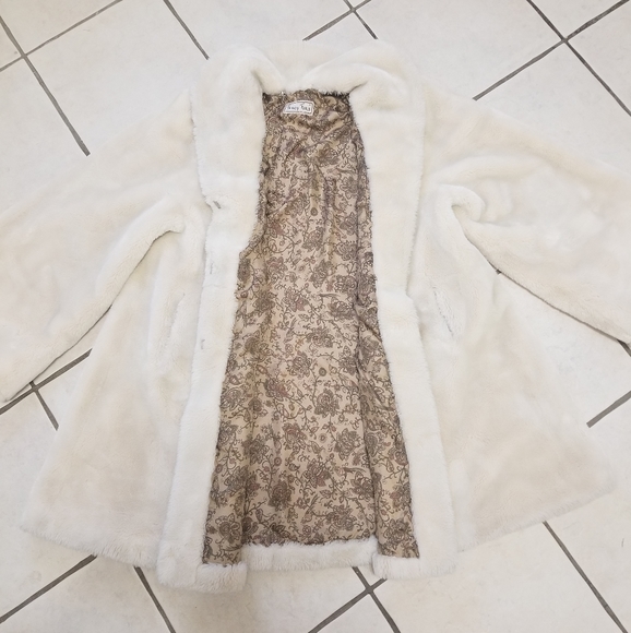 🔴LOWEST!🍁Vintage Milano M, Luxurious Faux Fur Oversized Coat! - Picture 2 of 16